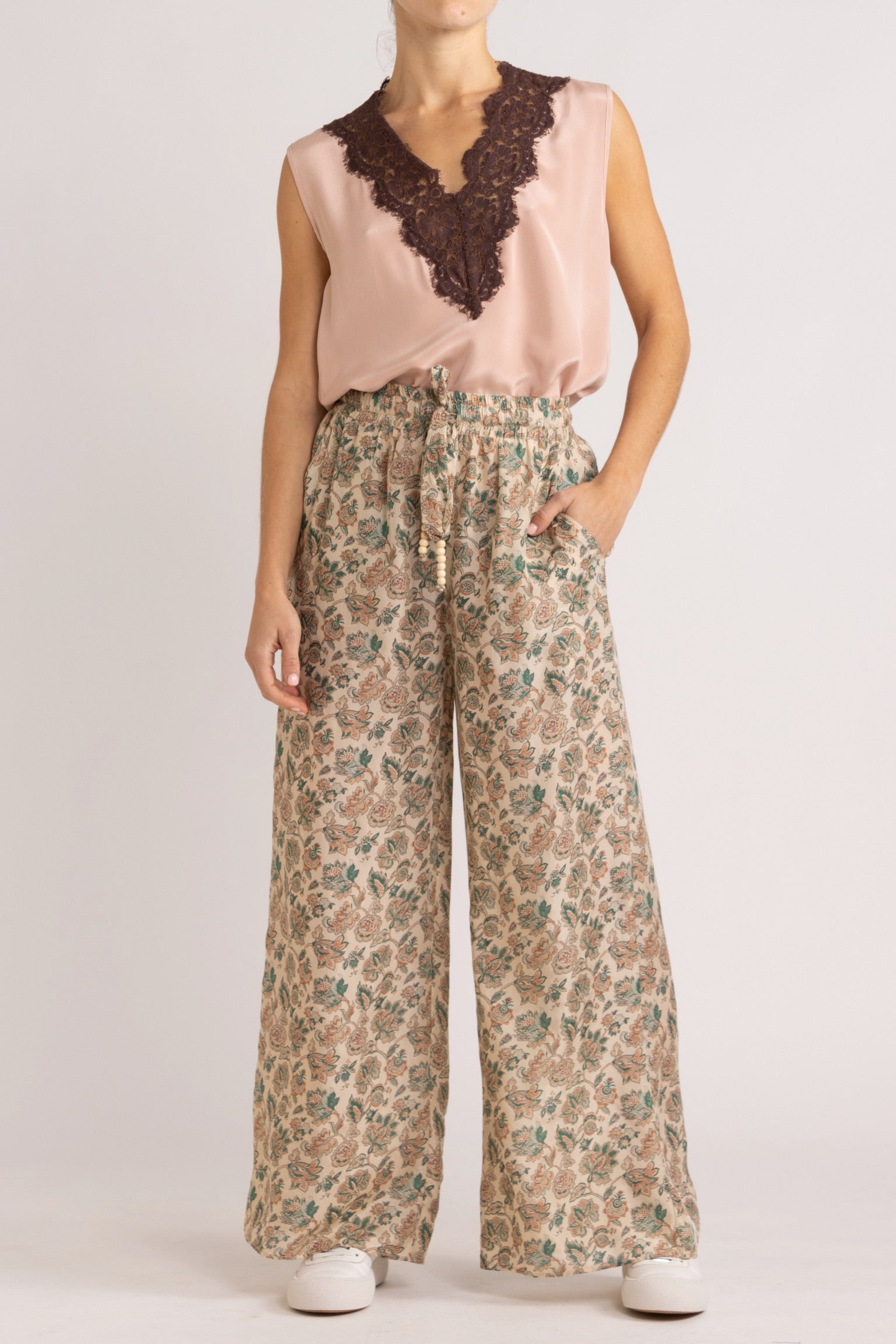 Ensemble - Nettie Sleeveless Top, Paloma Pant & Orlando Sneaker